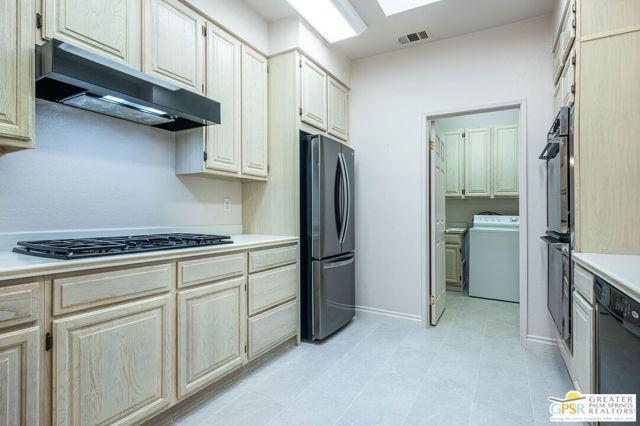 Image 17 of 47 For 1399 Via Donna