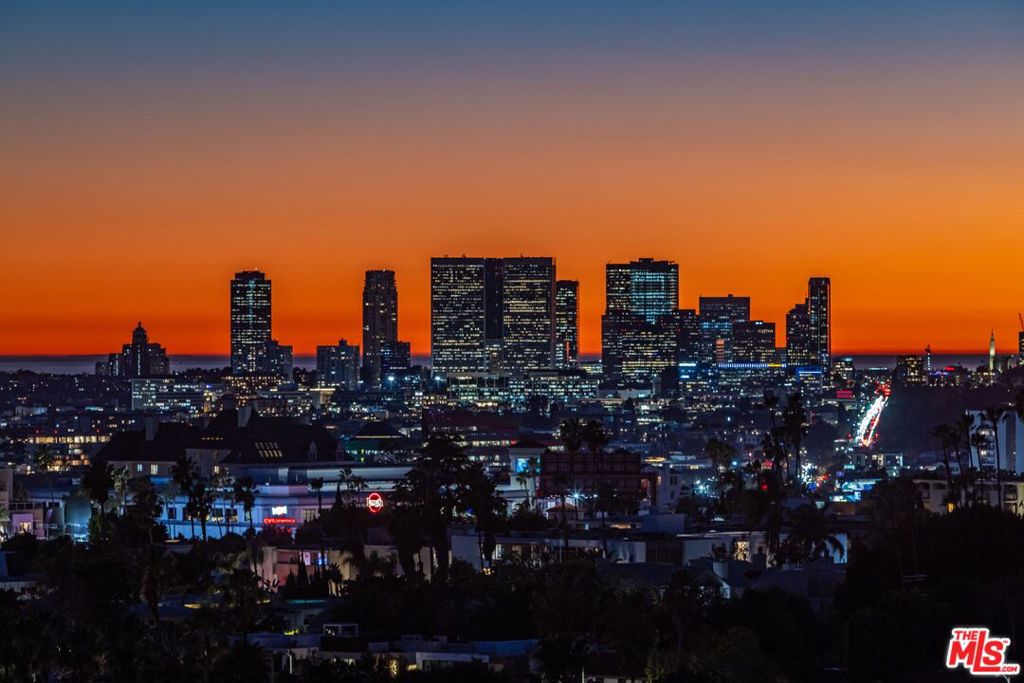 https://media.crmls.org/mediaz/1568f886-39e3-4c41-a5a6-da35e699448c.jpg?preset=X-Large