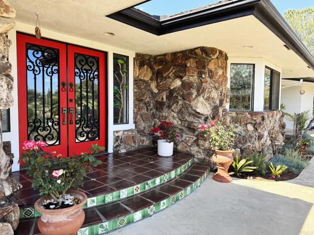 Detail Gallery Image 2 of 53 For 1650 Winterwarm Dr., Fallbrook,  CA 92028 - 3 Beds | 3 Baths