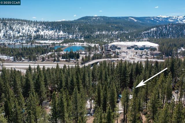 12255 Sierra Dr, Truckee CA: https://media.crmls.org/mediaz/156a85c7-f17f-459b-b5b4-afd6746a7f33.jpg