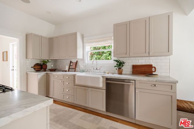 226 N Arden Boulevard, Los Angeles CA: https://media.crmls.org/mediaz/156a983f-487e-4aca-ac0e-ac67d25330f9.jpg