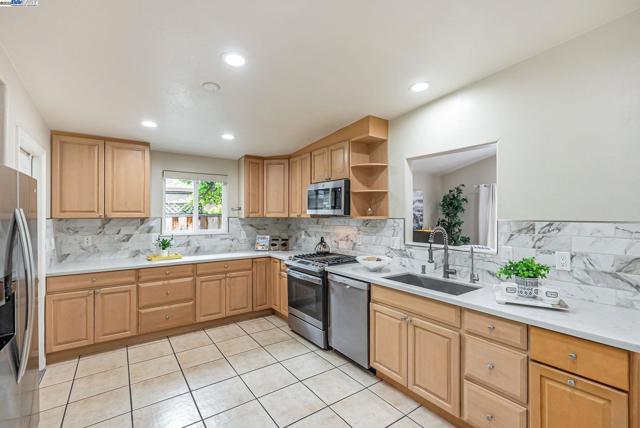 3757 Savannah Rd, Fremont CA: https://media.crmls.org/mediaz/156abf3f-f190-46b3-b438-ebaaf82f9af3.jpg