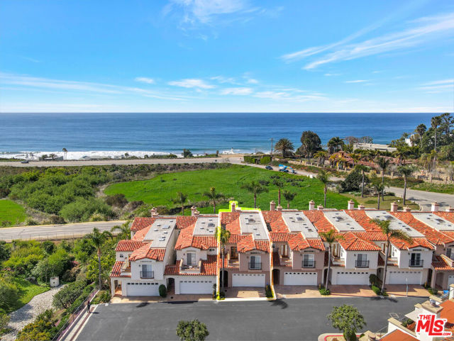 6412 Lunita Road, Malibu CA: https://media.crmls.org/mediaz/156b4699-efb2-4756-ba0b-5aad7c4a5359.jpg