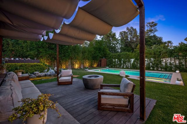 12763 Kling Street, Studio City CA: https://media.crmls.org/mediaz/156bca03-3c6b-4f22-bd94-fd3b1dc7210f.jpg