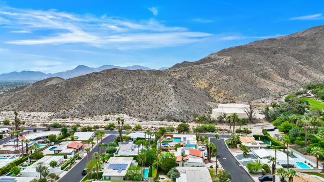 71520 Gardess Road, Rancho Mirage CA: https://media.crmls.org/mediaz/156c0098-3dc3-4b44-adb4-497524fa80c5.jpg