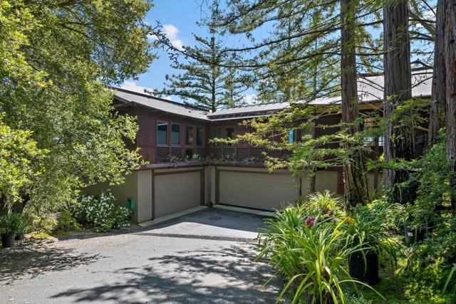 25 Toro Court, Portola Valley CA: https://media.crmls.org/mediaz/156c0c9f-128c-409e-83f6-c235740a1f69.jpg