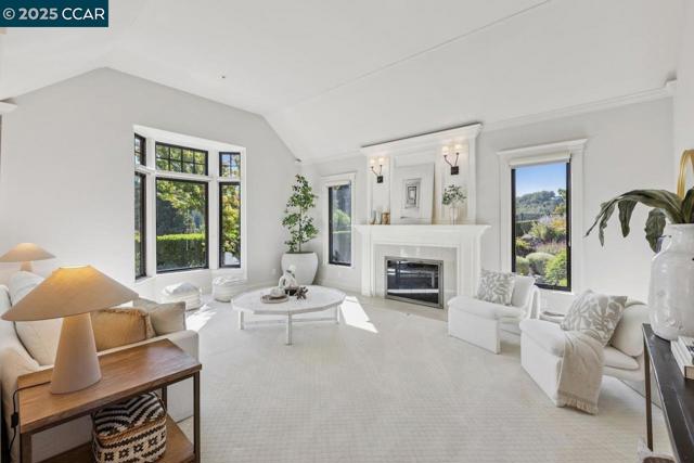 29 Brandt Dr, Moraga CA: https://media.crmls.org/mediaz/156c49f2-7671-4a44-9d57-110ec9925287.jpg