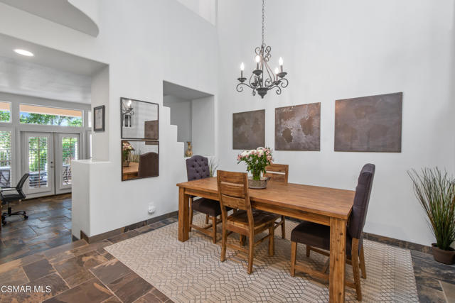 1025 Sunset Oak Circle, Newbury Park CA: https://media.crmls.org/mediaz/156cc719-3bea-4511-886f-6084a434c315.jpg