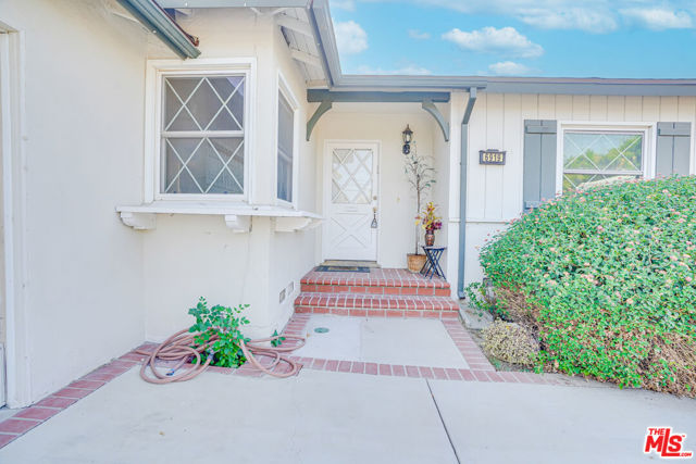 6919 Vanalden Avenue photo 2