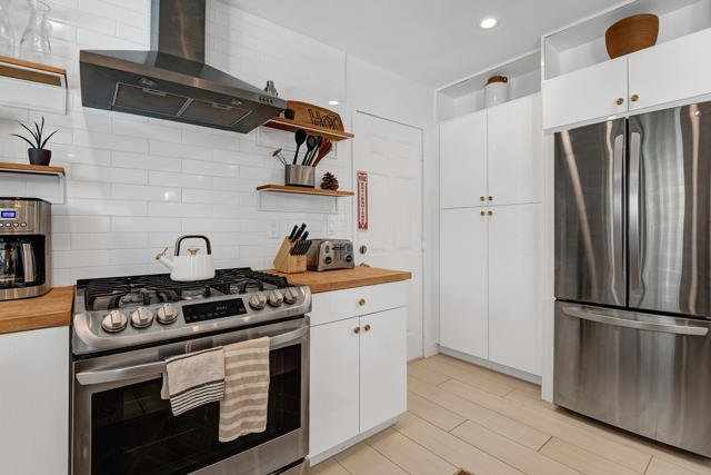 1373 E Madero Circle, Palm Springs CA: https://media.crmls.org/mediaz/156ce6df-18ec-4c9a-91cc-82fbbc6b2c3e.jpg