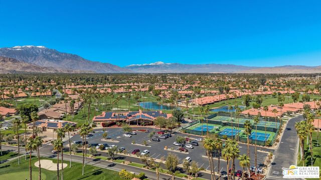 34 Camino Arroyo Place, Palm Desert CA: https://media.crmls.org/mediaz/156d0520-5363-4d55-b709-9dc8813086f5.jpg