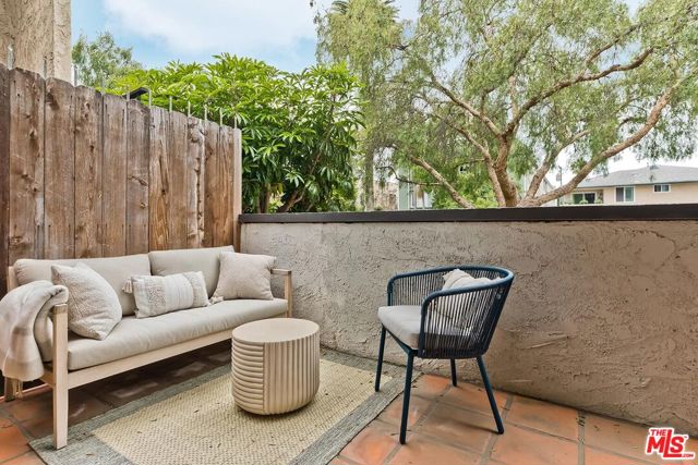 1131 12th Street, Santa Monica CA: https://media.crmls.org/mediaz/156d6798-e623-4ec0-af44-a0d3e42f7f25.jpg