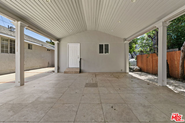 3915 1/2 S Budlong Avenue, Los Angeles CA: https://media.crmls.org/mediaz/156e34f0-27fa-46b1-898c-56b15eb0df19.jpg