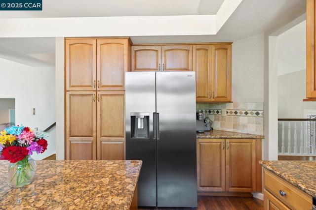 313 Willowwood Ct, Vacaville CA: https://media.crmls.org/mediaz/156e46ea-481a-4048-b6aa-2e4c035b40df.jpg