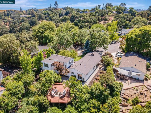 3338 Carlyle Ter, Lafayette CA: https://media.crmls.org/mediaz/156e7fe0-73ee-4dc6-94d7-211726c705cf.jpg
