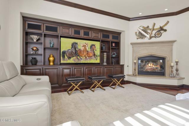 4988 Read Road, Moorpark CA: https://media.crmls.org/mediaz/156ea344-5f4a-4b1e-bb8c-706c8b035645.jpg