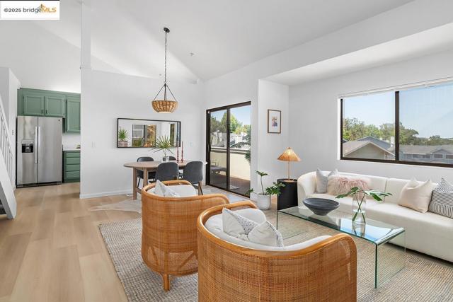 46 Birchwood Dr, Novato CA: https://media.crmls.org/mediaz/156efc3c-d08b-4f55-ae54-a19ab360095f.jpg