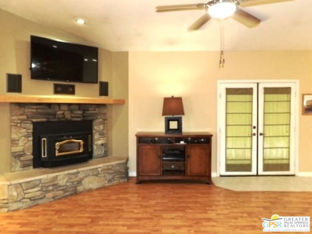 6950 Oak View Court, Oak Hills CA: https://media.crmls.org/mediaz/156fb6c2-d561-4cbe-8e74-17ff9cbf4889.jpg