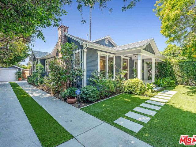7024 De Longpre Avenue, Los Angeles CA: https://media.crmls.org/mediaz/156fe5cc-c04b-43fd-9473-b512fbac1c27.jpg