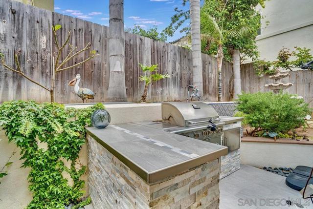 265 Sanford Street, Encinitas CA: https://media.crmls.org/mediaz/15705839-2d91-498b-bb82-5cd51cfd72cd.jpg