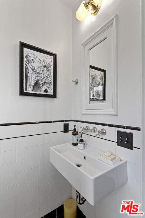 1811 Courtney Avenue, Los Angeles CA: https://media.crmls.org/mediaz/1570e6a4-770c-4c5f-b79c-85b8da0a7bec.jpg