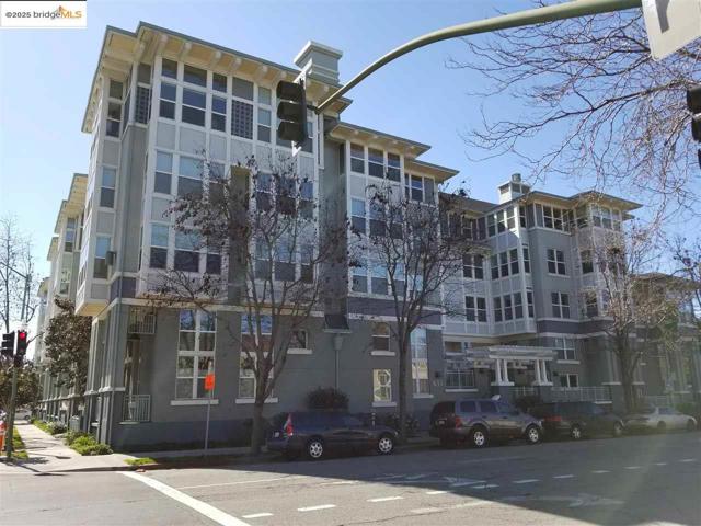 655 12Th St, Oakland CA: https://media.crmls.org/mediaz/15715cde-497e-42b8-b139-e5e7b5fbbab8.jpg