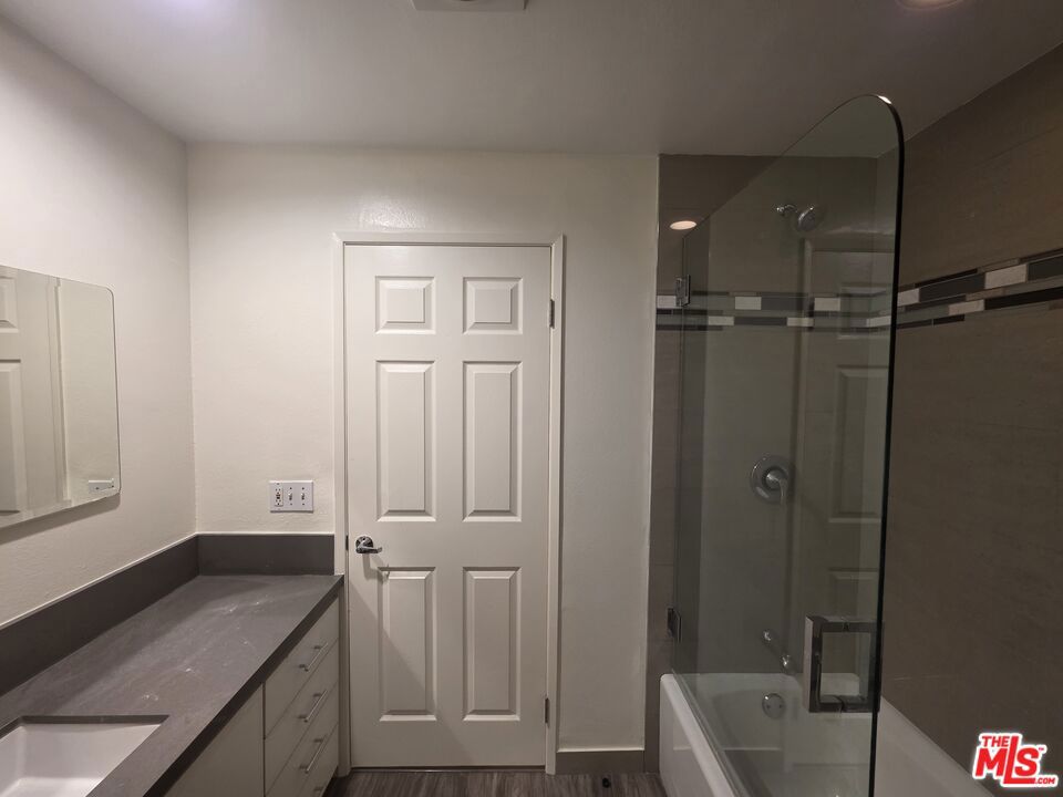 https://media.crmls.org/mediaz/15716709-5347-44dc-92c9-4e303a50b8f0.jpg?preset=X-Large