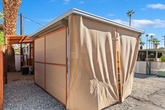 93 Jupiter Street, Palm Springs CA: https://media.crmls.org/mediaz/15718c70-9056-422c-8705-efc9bf27af83.jpg