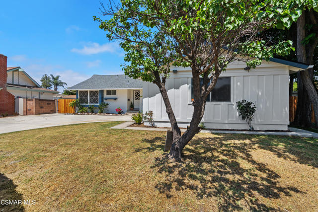 951 Tapies Court, Newbury Park CA: https://media.crmls.org/mediaz/1572bd55-a6e8-49c1-8a0b-4bc4de5c7d67.jpg