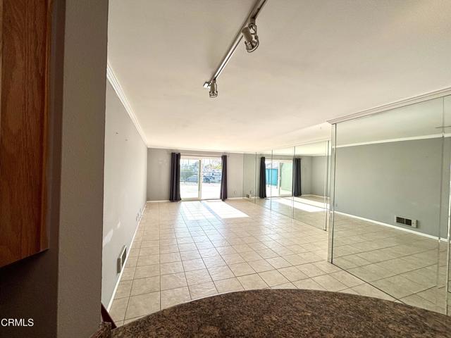 2901 Peninsula Road, Oxnard CA: https://media.crmls.org/mediaz/1572d236-6b96-4586-9298-aa9031081fc2.jpg