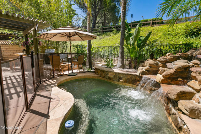 477 Parkview Court, Simi Valley CA: https://media.crmls.org/mediaz/15737a4d-246c-4d8d-b1ac-5bc9df59c79f.jpg