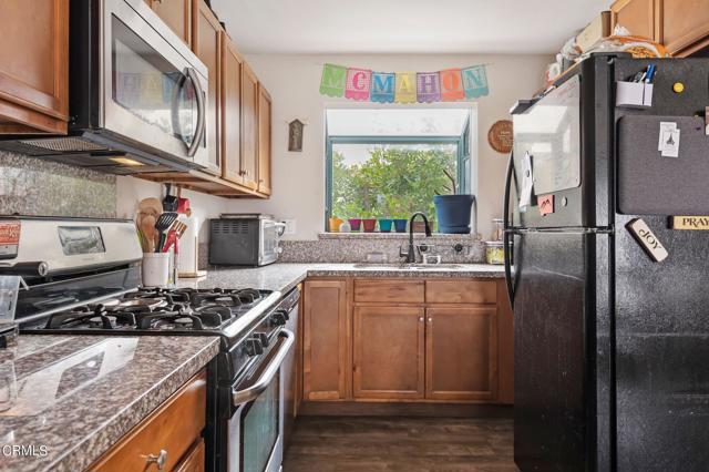 Detail Gallery Image 8 of 18 For 879 S B St, Oxnard,  CA 93030 - 2 Beds | 2/1 Baths