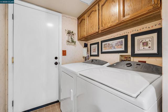 100 Chadbourne Dr, Danville CA: https://media.crmls.org/mediaz/157438f1-a660-46c0-858a-5198c6ee56fa.jpg