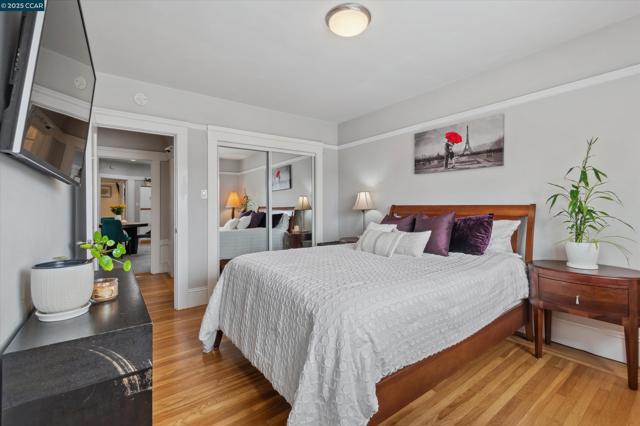 1118 GENEVA AVE, San Francisco CA: https://media.crmls.org/mediaz/15748aca-2fb9-4d9e-9141-c6badbacb271.jpg