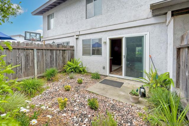 3436 Thunder Dr, Oceanside CA: https://media.crmls.org/mediaz/15753d1d-2b43-4879-bba4-6b5067439371.jpg