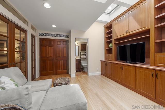 356 Prospect Street, La Jolla CA: https://media.crmls.org/mediaz/1575b124-a2f5-45ea-a11f-4915f4a6aebf.jpg