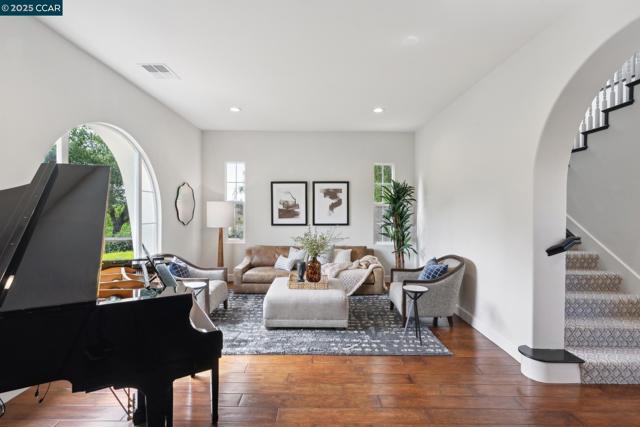 492 Calico Ct, San Ramon CA: https://media.crmls.org/mediaz/1575f31d-82b6-444a-aac9-1b98fcfc3e23.jpg