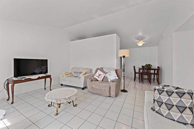 Detail Gallery Image 3 of 22 For 5133 Greenbrook St, Oceanside,  CA 92057 - 4 Beds | 2 Baths