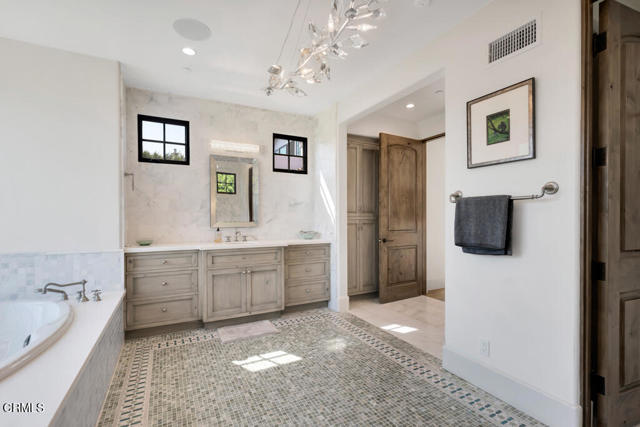 45 Valley Vista Drive, Camarillo CA: https://media.crmls.org/mediaz/15762ff7-e312-4c8d-8a64-39ecae8cf013.jpg