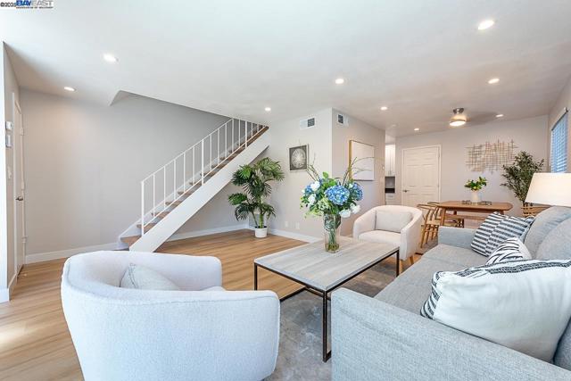 4562 Deerfield Ter, Fremont CA: https://media.crmls.org/mediaz/15767a60-e9aa-4aa9-984a-4ebf019422d4.jpg