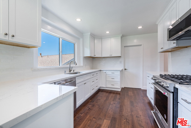 5412 S HOLT Avenue, Los Angeles CA: https://media.crmls.org/mediaz/1576b67b-2b24-4a34-a5ce-d1b32e417bfd.jpg