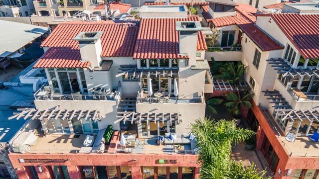 141 Orange Ave, Coronado CA: https://media.crmls.org/mediaz/1576e41c-b7e2-43b1-8e8b-2f920d7e3fc2.jpg