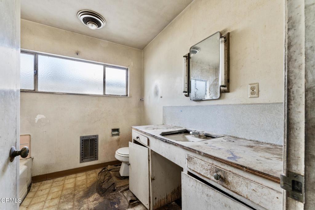 710 E Walnut AvenueBurbank img 24
