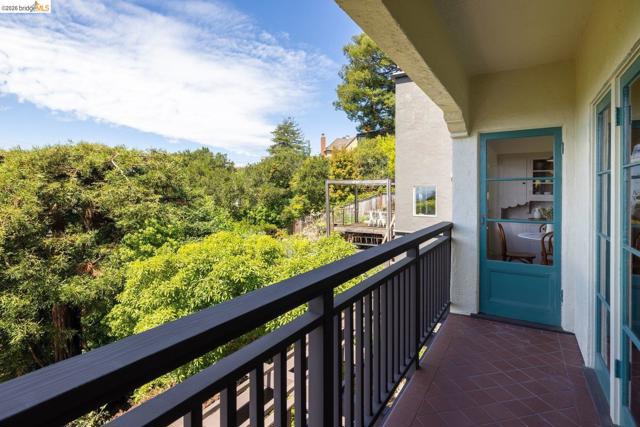 636 Euclid Ave, Berkeley CA: https://media.crmls.org/mediaz/15772659-ade6-4817-8540-aa35a0fd0709.jpg