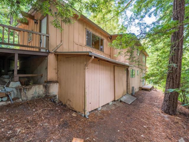 325 Woodland Drive, Scotts Valley CA: https://media.crmls.org/mediaz/157739d6-ee2a-41d1-8d54-d971941b5e41.jpg