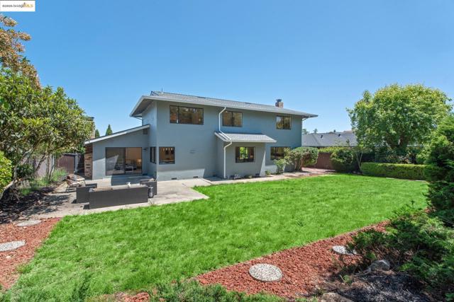13185 Clairepointe Way, Oakland CA: https://media.crmls.org/mediaz/157775cd-9984-41f9-a0b0-fd2d151d642f.jpg