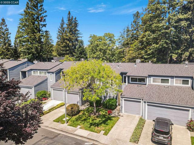 239 Ashley Cir, Danville CA: https://media.crmls.org/mediaz/15778c59-6a4b-49ae-8f55-dec385fbc440.jpg
