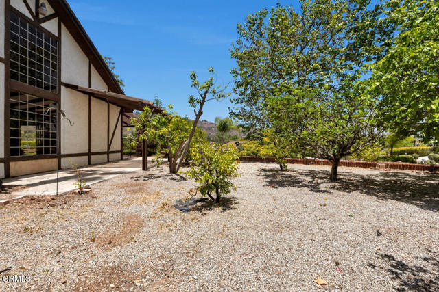 11395 Highridge Court, Camarillo CA: https://media.crmls.org/mediaz/1577b9c2-a488-452f-88dd-53fb3ea3b066.jpg
