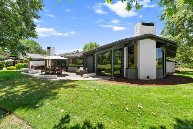 32676 Taspa Ct, Pauma Valley CA: https://media.crmls.org/mediaz/1577f0bb-dac2-4ea5-b881-c5ff5fc02dc8.jpg