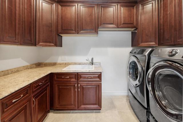 1797 Lemon Tree Court, San Marcos CA: https://media.crmls.org/mediaz/15785b26-d8f7-44b3-82ea-07c66f809448.jpg